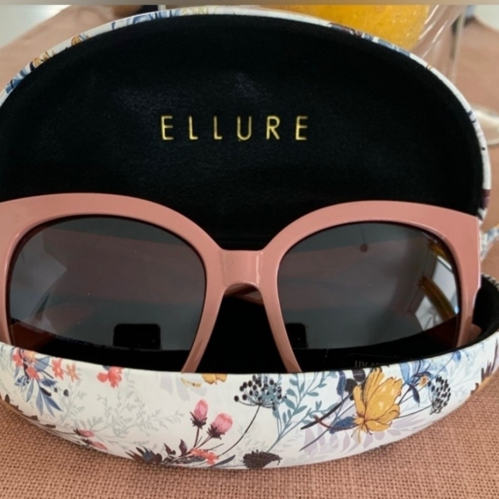 ❣️ NWT SUNGLASS SET WITH CASE